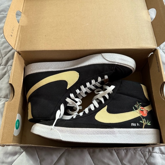 Nike Blazer Mid 77 Pomegranate - Picture 2 of 14